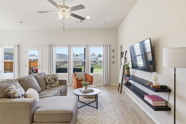 1214 S Landry Lane, Stillwater, OK 74074