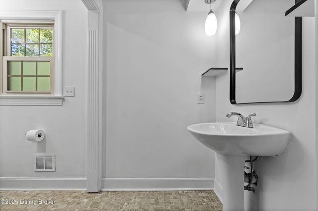 5409 Pueblo Rd, Louisville, KY 40207