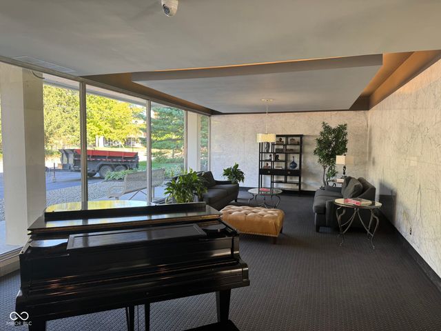 25 E 40th Street 5J, Indianapolis, IN 46205