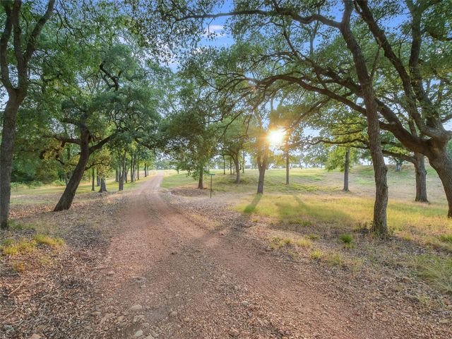 762 Karisch RD, Giddings, TX 78942