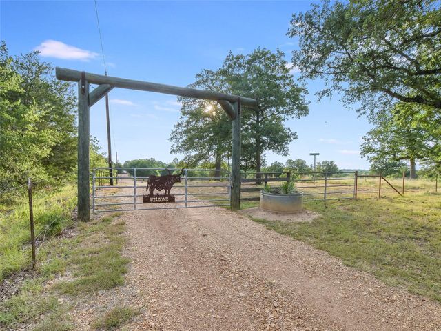 762 Karisch RD, Giddings, TX 78942