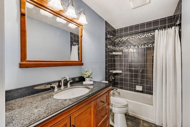 4441 HARBOR Circle, Hoffman Estates, IL 60192