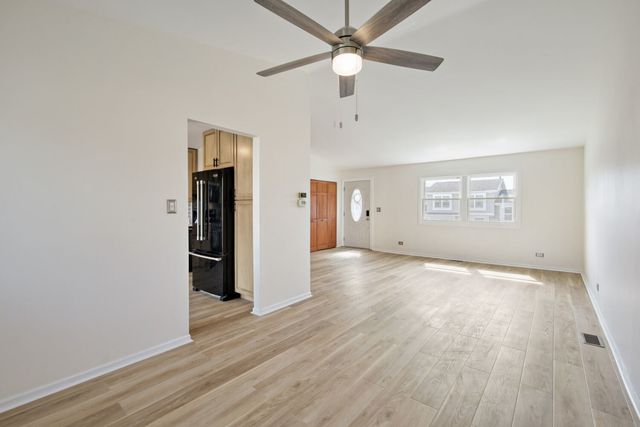 4441 HARBOR Circle, Hoffman Estates, IL 60192