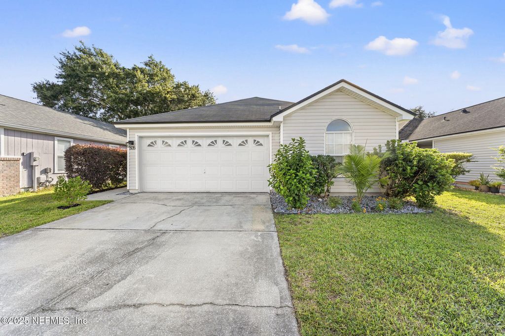 305 CARRIANN COVE Trail W, Jacksonville, FL 32225