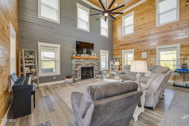 1600 Mary Lamons Road, Afton, TN 37616
