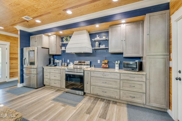 1600 Mary Lamons Road, Afton, TN 37616