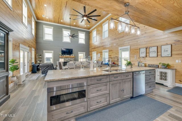 1600 Mary Lamons Road, Afton, TN 37616