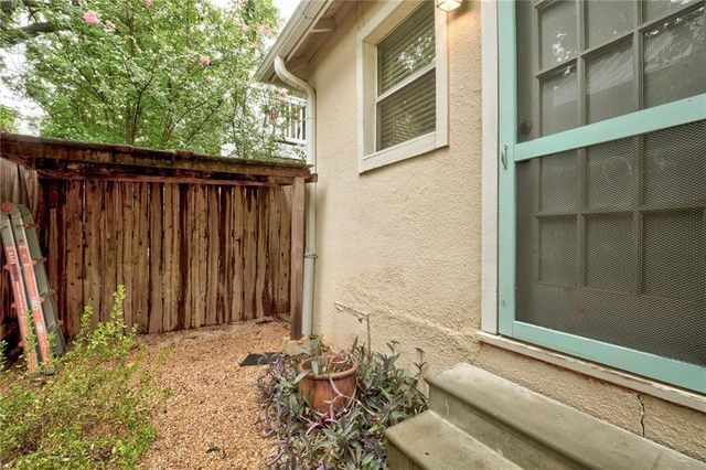 1110 W 22nd ST 13a, Austin, TX 78705