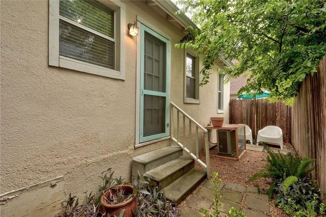 1110 W 22nd ST 13a, Austin, TX 78705