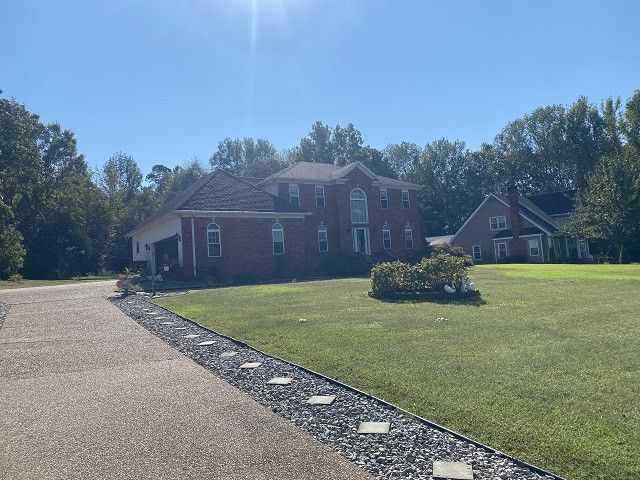 320 Eastern Shores Dr, Lexington, TN 38351