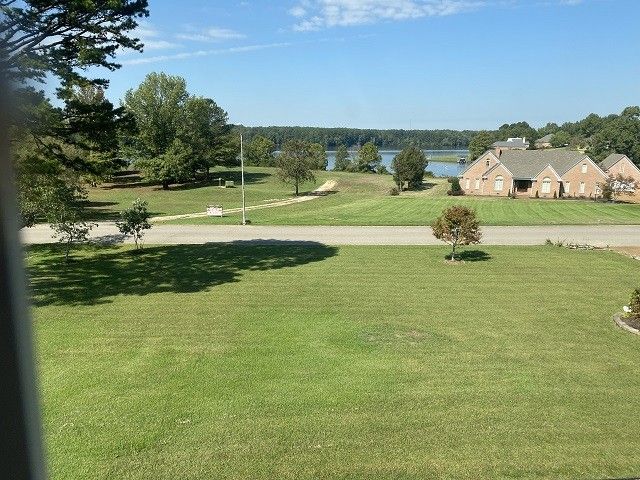 320 Eastern Shores Dr, Lexington, TN 38351