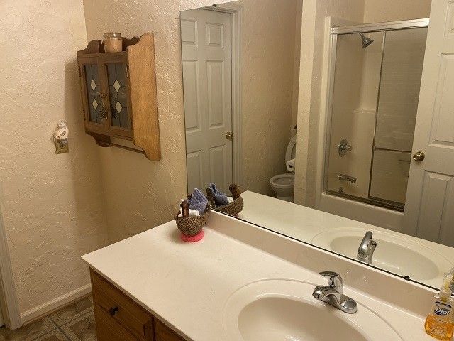 320 Eastern Shores Dr, Lexington, TN 38351