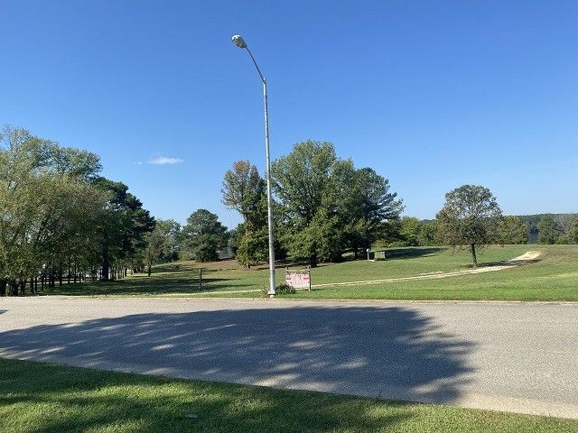 320 Eastern Shores Dr, Lexington, TN 38351