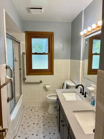 2597 Southlawn Drive, Maplewood, MN 55109