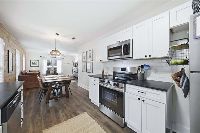1515 Ursuline Avenue, Bryan, TX 77803