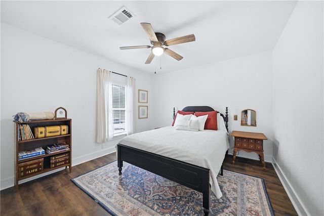 1515 Ursuline Avenue, Bryan, TX 77803