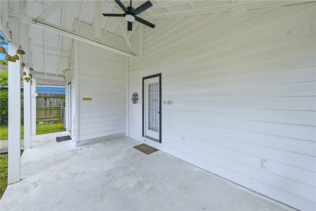 1515 Ursuline Avenue, Bryan, TX 77803