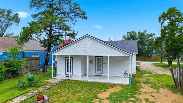 1515 Ursuline Avenue, Bryan, TX 77803
