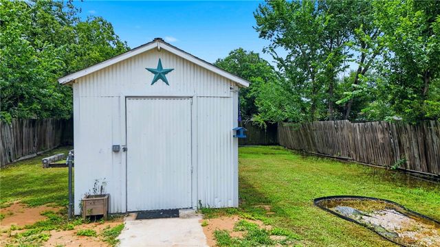 1515 Ursuline Avenue, Bryan, TX 77803
