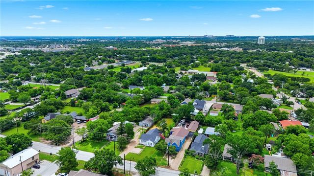 1515 Ursuline Avenue, Bryan, TX 77803