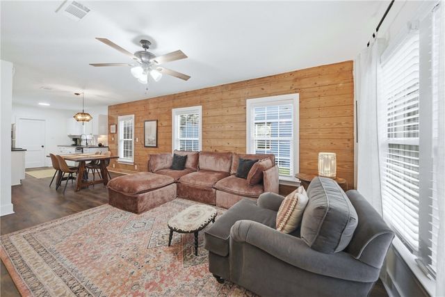 1515 Ursuline Avenue, Bryan, TX 77803