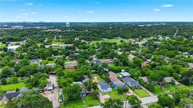 1515 Ursuline Avenue, Bryan, TX 77803