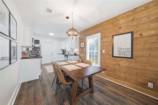 1515 Ursuline Avenue, Bryan, TX 77803