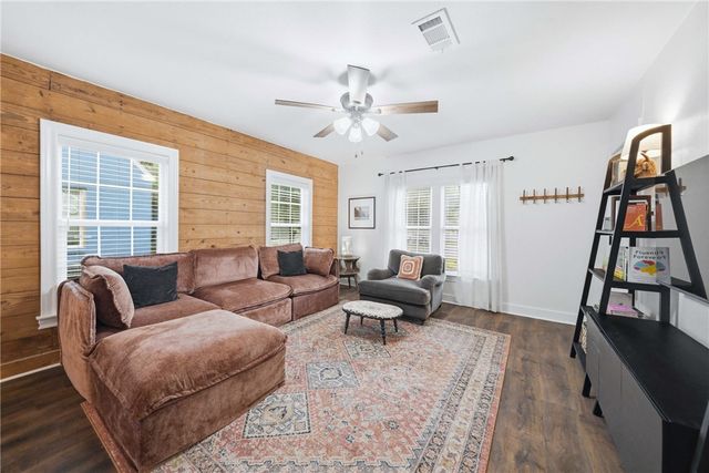 1515 Ursuline Avenue, Bryan, TX 77803