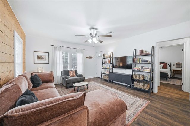 1515 Ursuline Avenue, Bryan, TX 77803