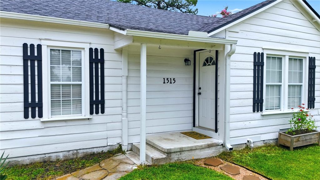 1515 Ursuline Avenue, Bryan, TX 77803