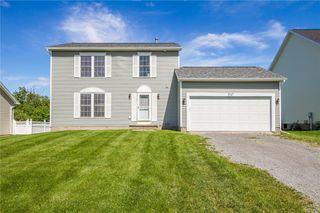 1547 Meadowbrook Lane, Farmington, NY 14425