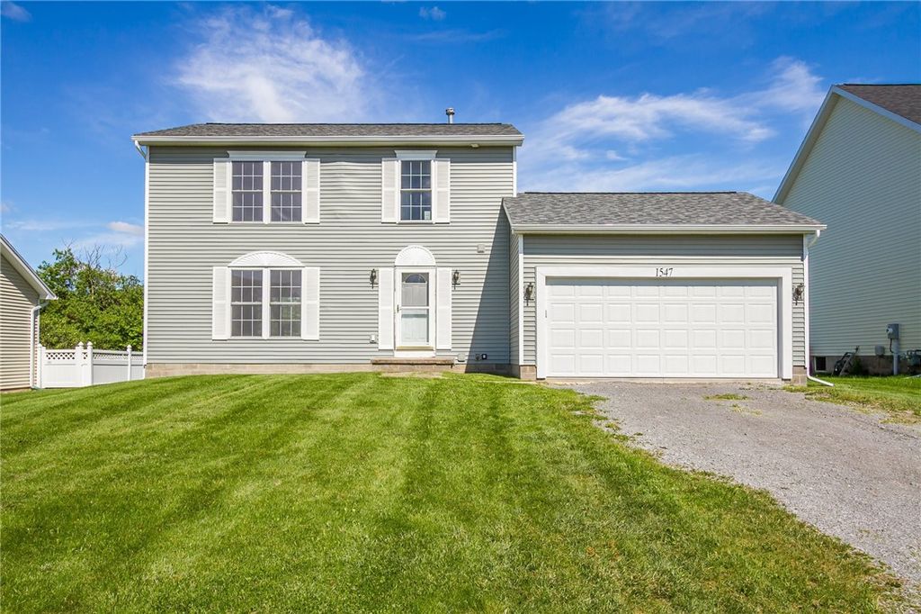 1547 Meadowbrook Lane, Farmington, NY 14425