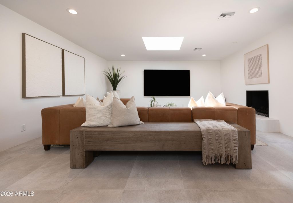 Image 24 of property listing at 4708 E DESERT PARK Place, Paradise Valley, AZ 85253