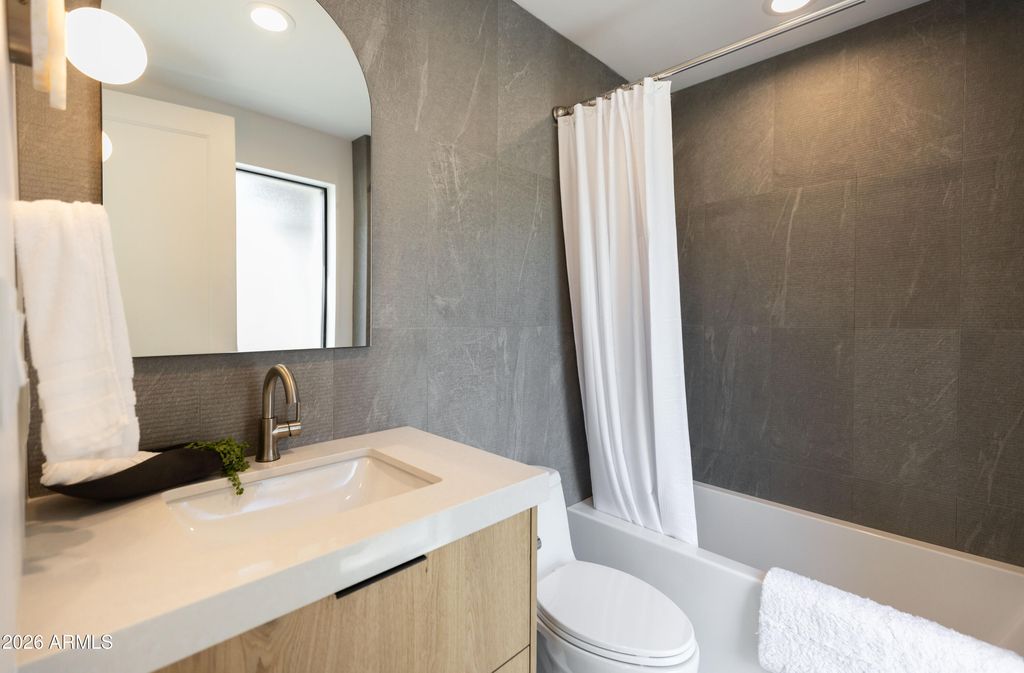 Image 31 of property listing at 4708 E DESERT PARK Place, Paradise Valley, AZ 85253