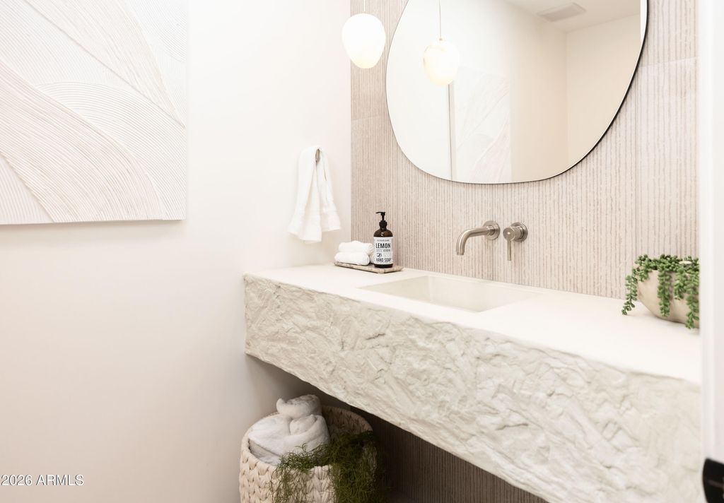 Image 36 of property listing at 4708 E DESERT PARK Place, Paradise Valley, AZ 85253