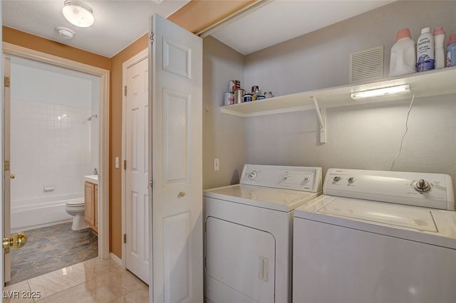 4940 Black Bear Road 202, Las Vegas, NV 89149