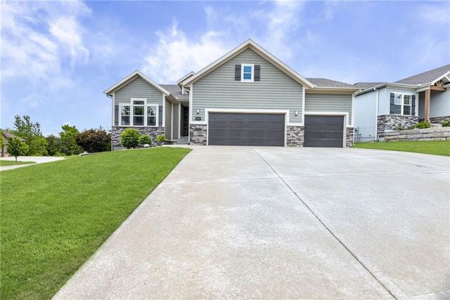 25250 W 141ST Terrace, Olathe, KS 66061