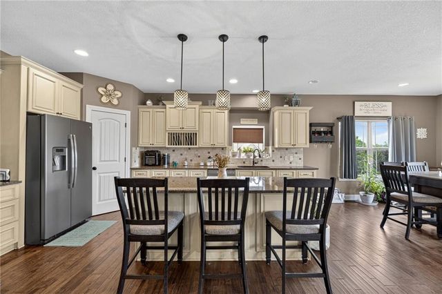 25250 W 141ST Terrace, Olathe, KS 66061