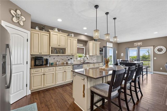 25250 W 141ST Terrace, Olathe, KS 66061