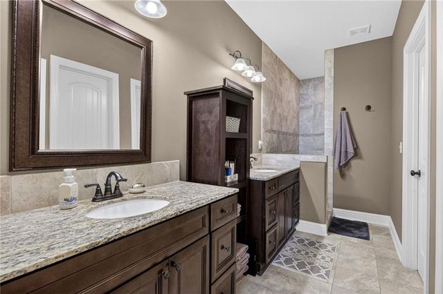 25250 W 141ST Terrace, Olathe, KS 66061