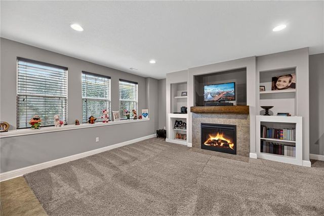 25250 W 141ST Terrace, Olathe, KS 66061