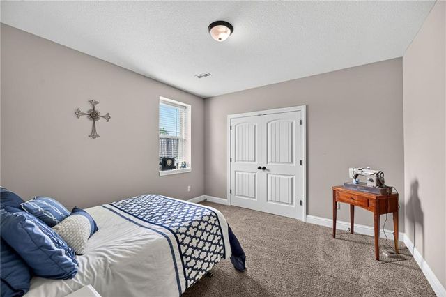 25250 W 141ST Terrace, Olathe, KS 66061