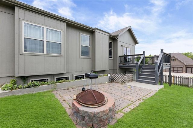 25250 W 141ST Terrace, Olathe, KS 66061