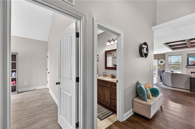 25250 W 141ST Terrace, Olathe, KS 66061