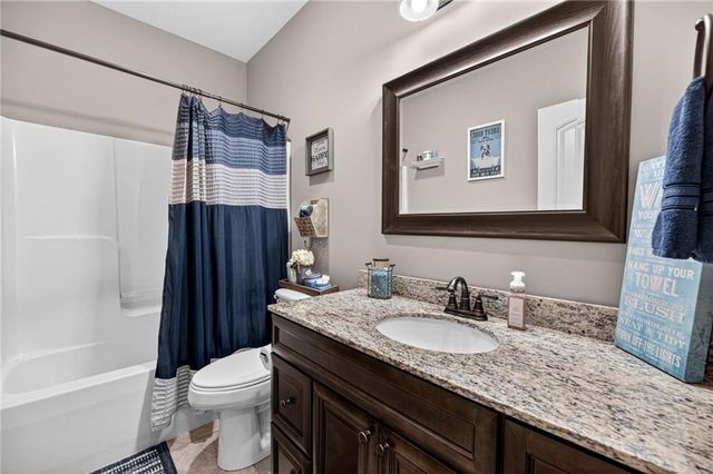 25250 W 141ST Terrace, Olathe, KS 66061