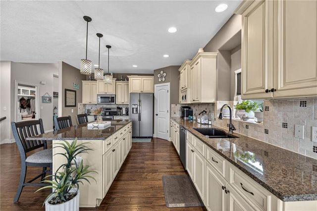 25250 W 141ST Terrace, Olathe, KS 66061