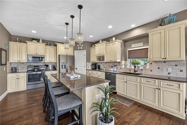 25250 W 141ST Terrace, Olathe, KS 66061