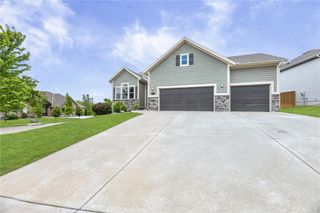 25250 W 141ST Terrace, Olathe, KS 66061