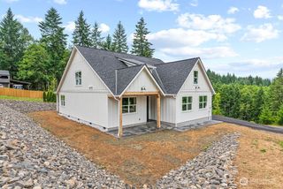 117 Red Hawk Drive, Castle Rock, WA 98611