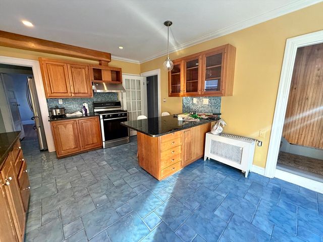 87 Union St 87, Watertown, MA 02472